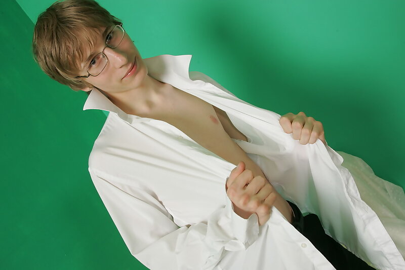 Next Image >>