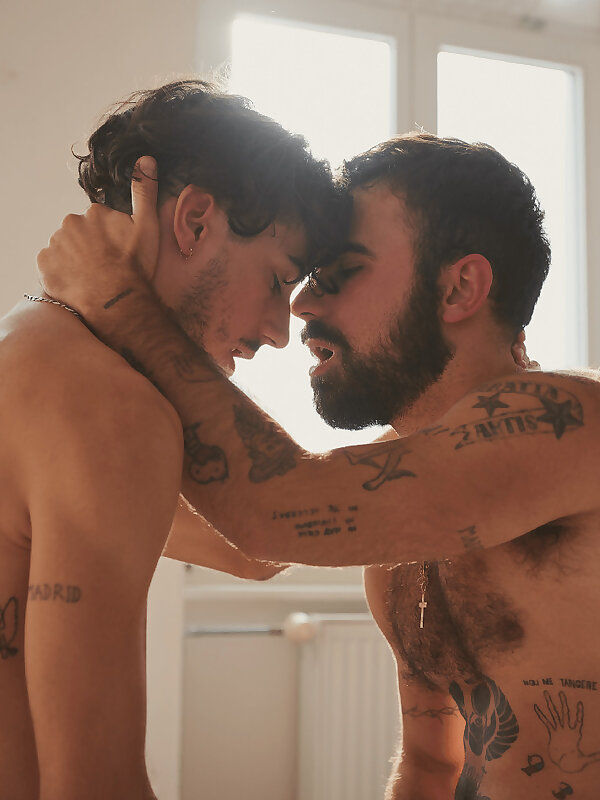 Next Image >>