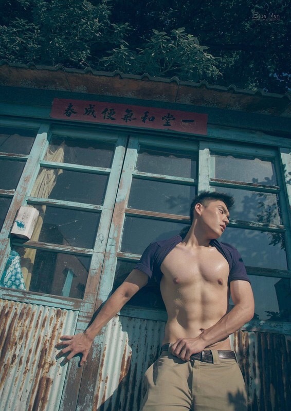 Next Image >>