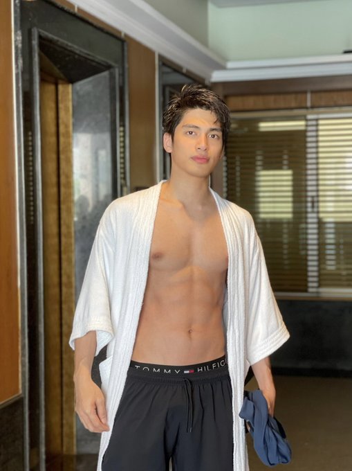 Next Image >>