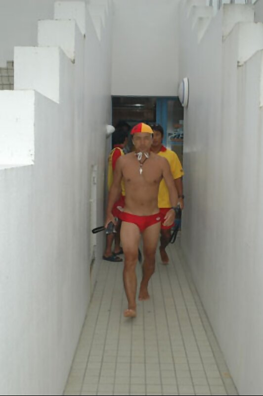 Next Image >>