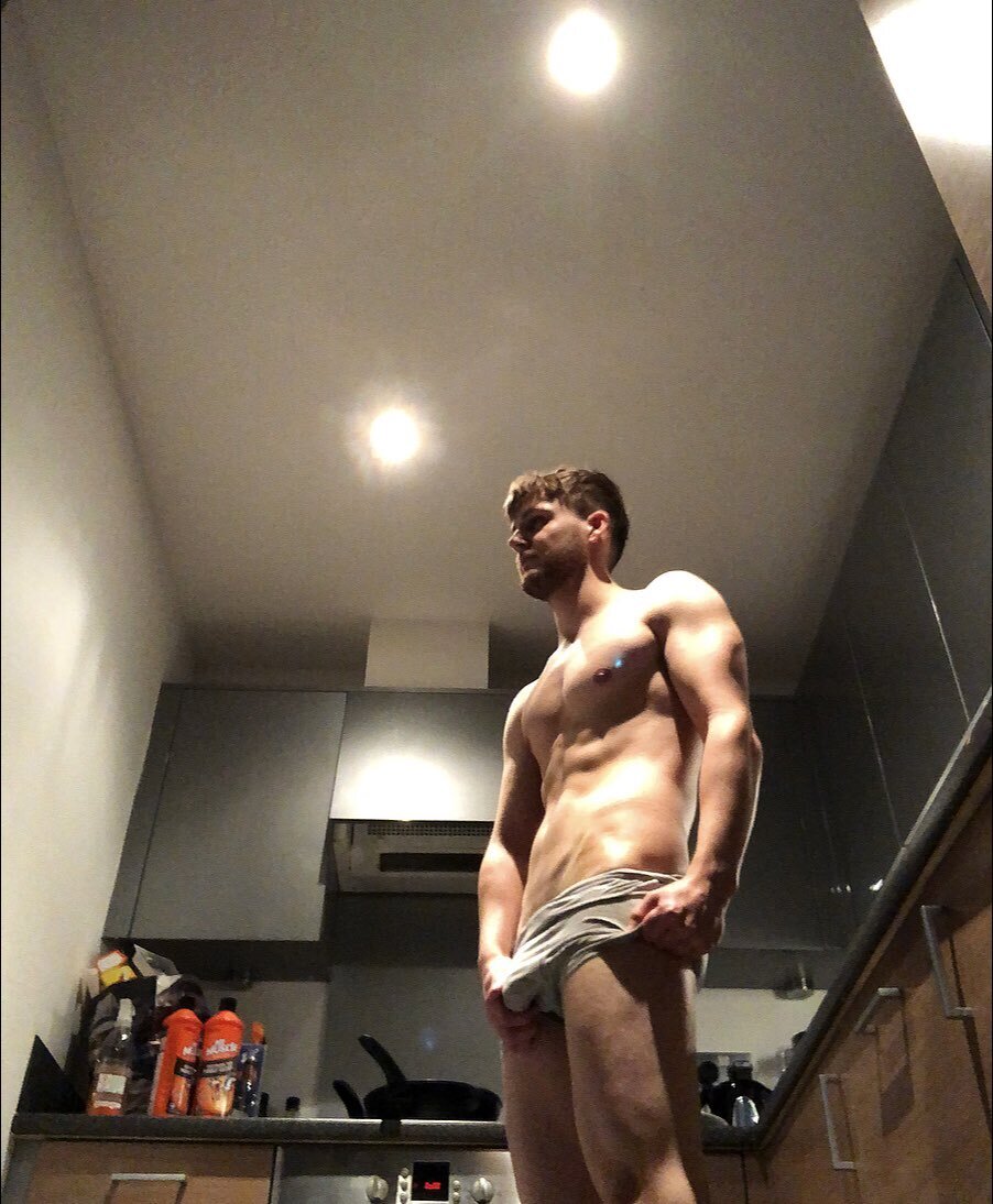 Dominant Alex 182 sexy cam boy - Photo 8 - BoyFriendTV.com