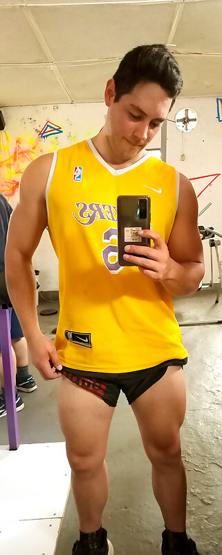 Next Image >>