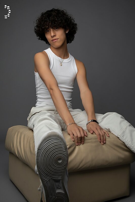 Next Image >>
