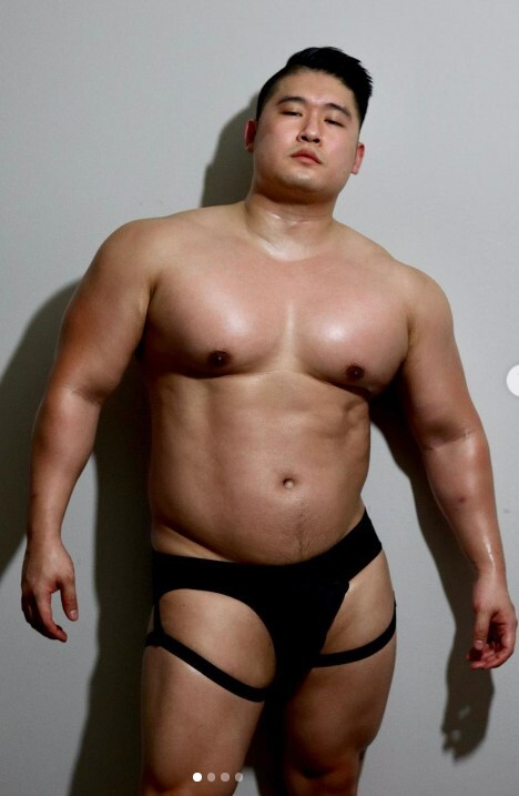 Next Image >>