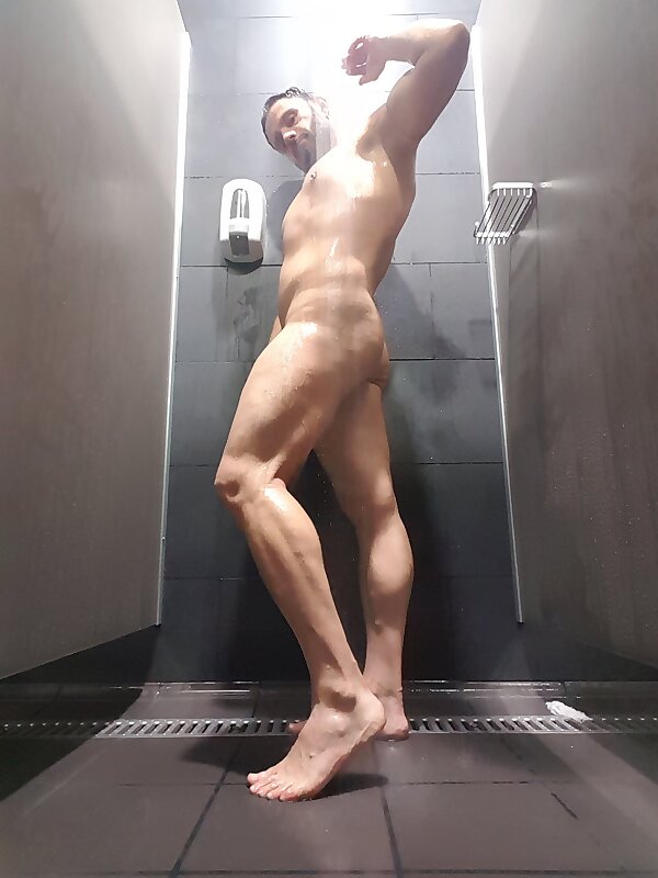 Next Image >>