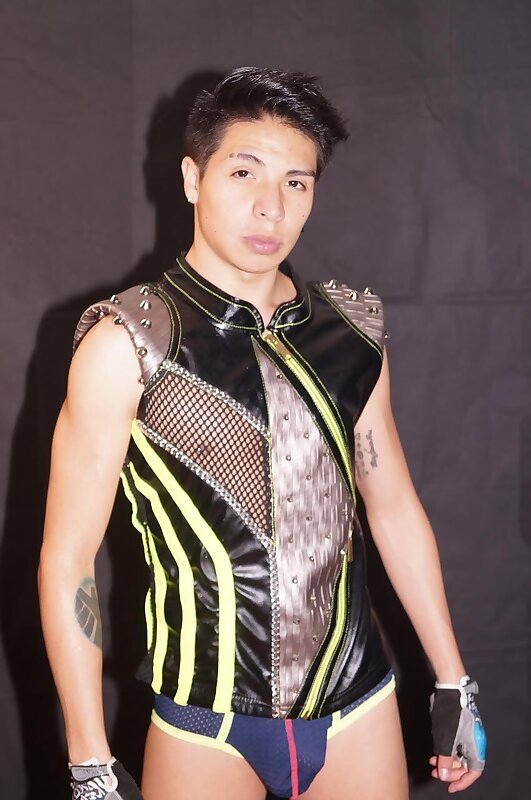 Next Image >>