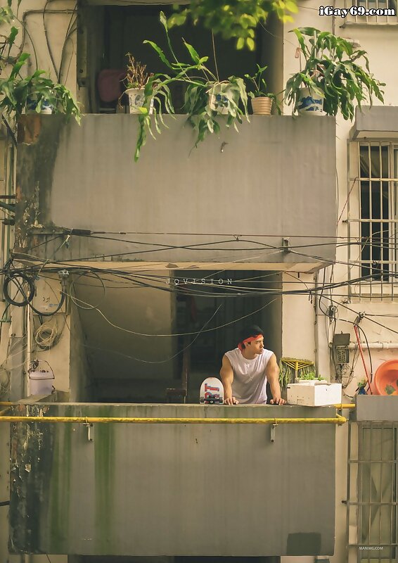 Next Image >>