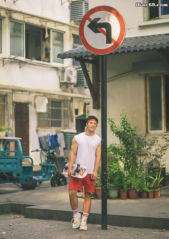 Next Image >>