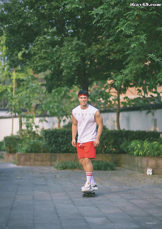 Next Image >>