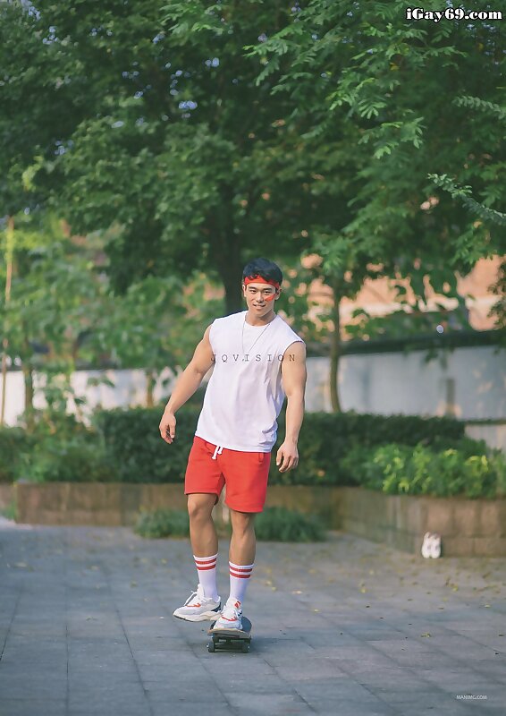 Next Image >>