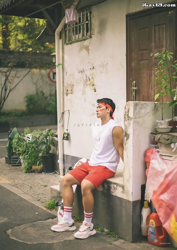 Next Image >>
