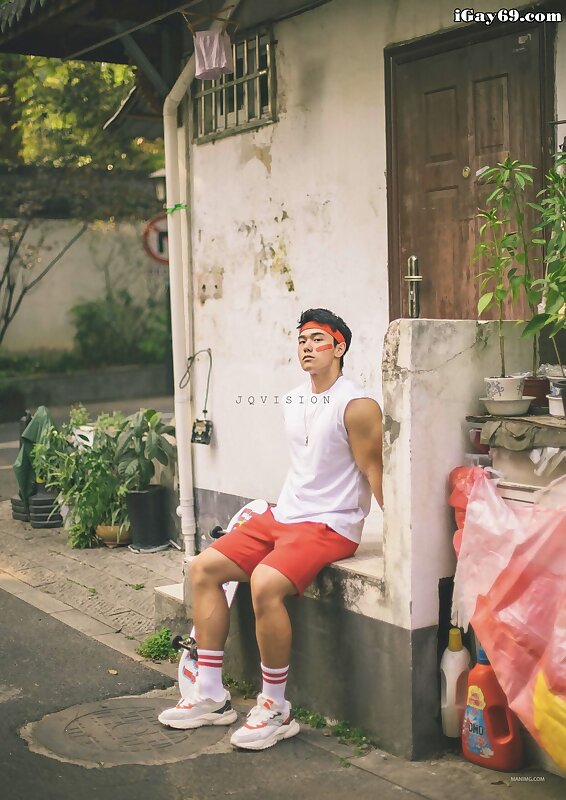 Next Image >>