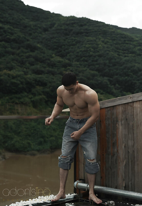 Next Image >>