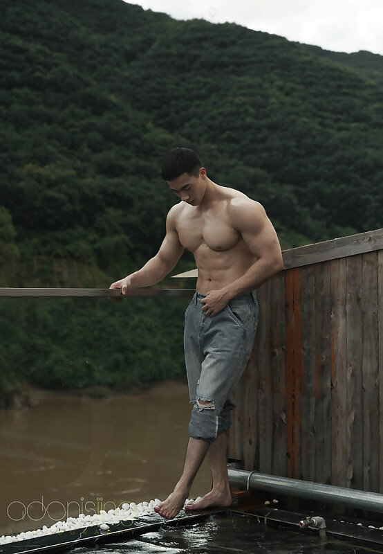 Next Image >>