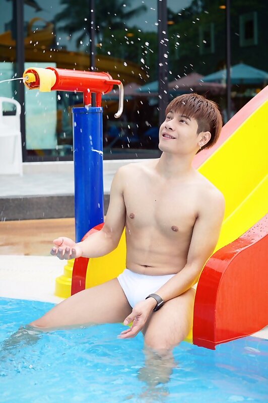 Next Image >>