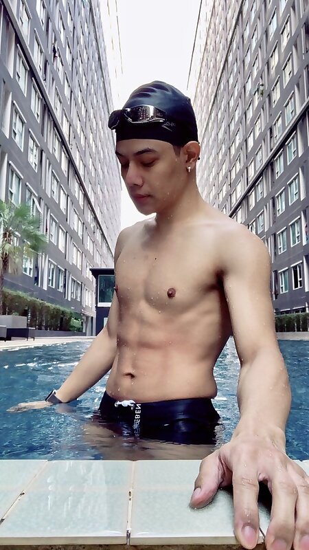 Next Image >>