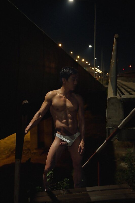 Next Image >>
