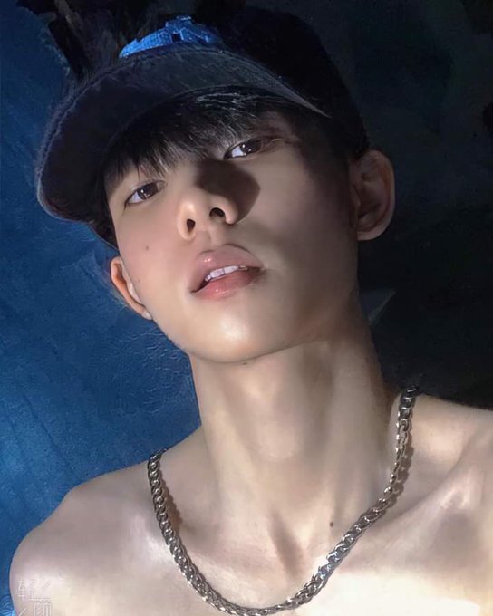 Next Image >>