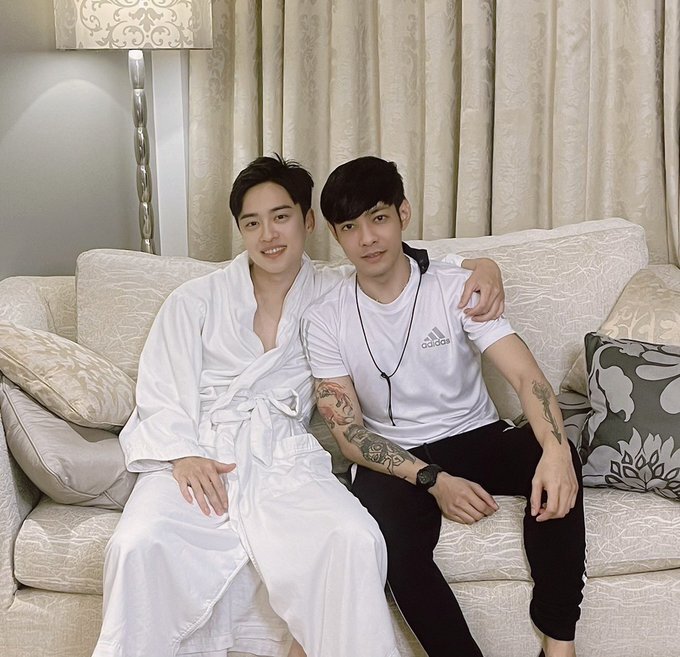 Next Image >>
