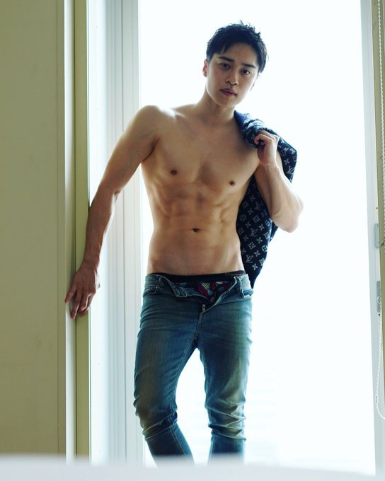 Next Image >>
