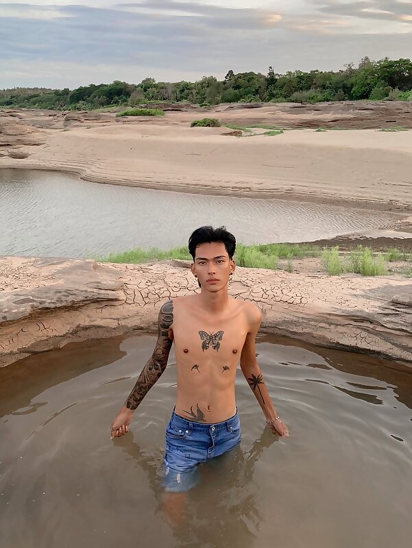 Next Image >>