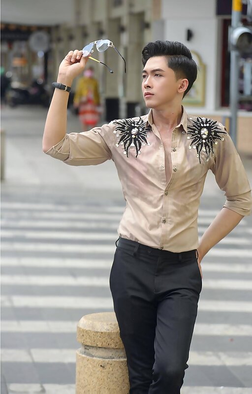 Next Image >>