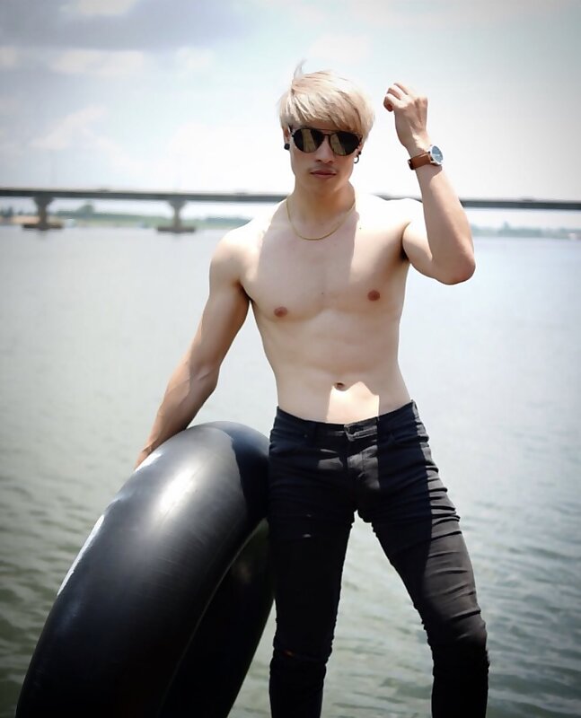 Next Image >>