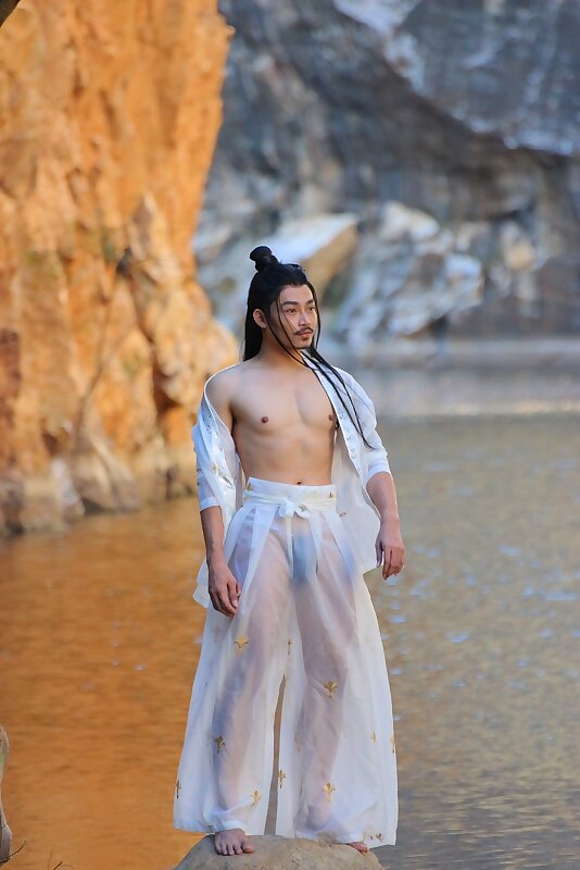 Next Image >>