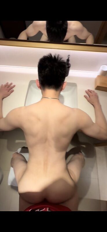 Next Image >>
