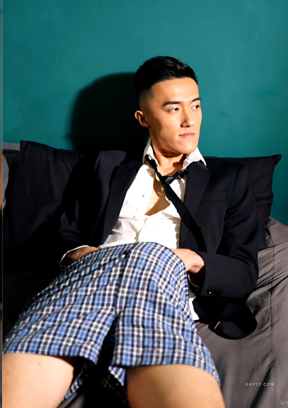 Next Image >>