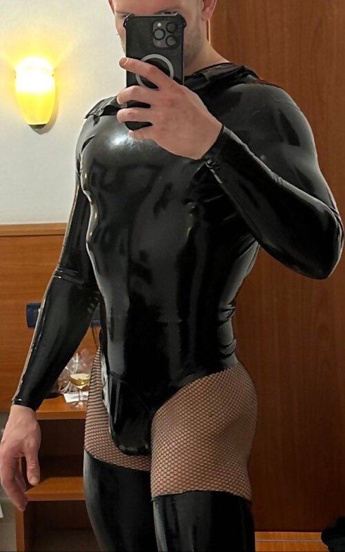 Next Image >>