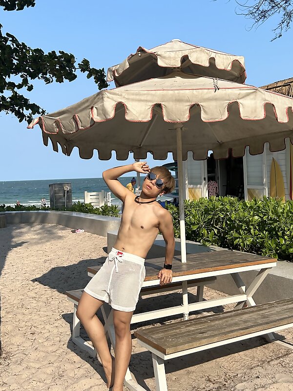 Next Image >>
