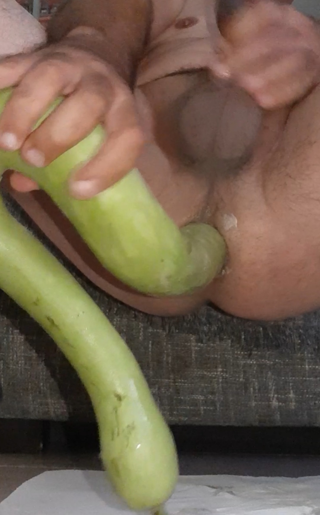 Grosse zucchine nel xulo, big cucumber inside my ass - photo 12 -  BoyFriendTV.com