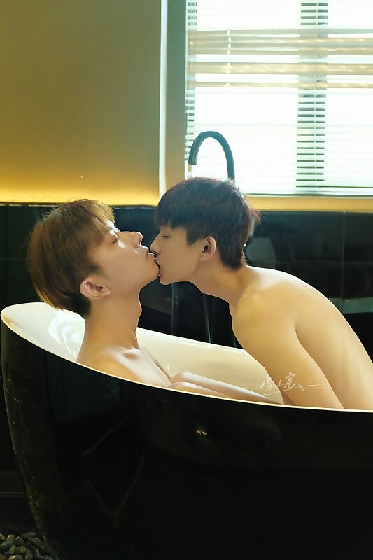 Next Image >>