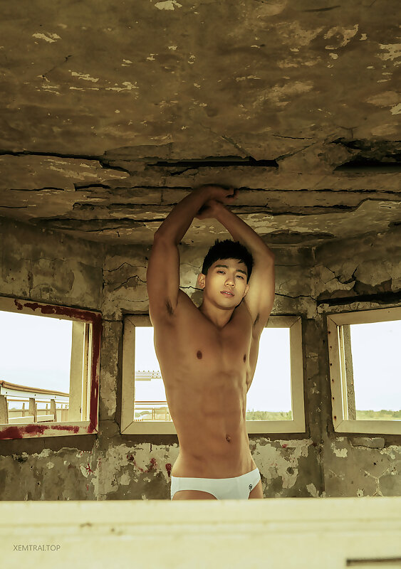 Next Image >>