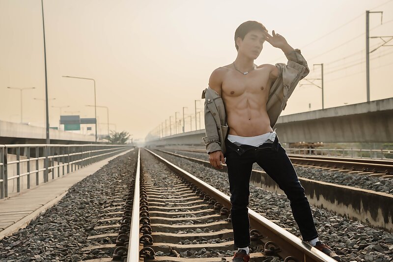 Next Image >>