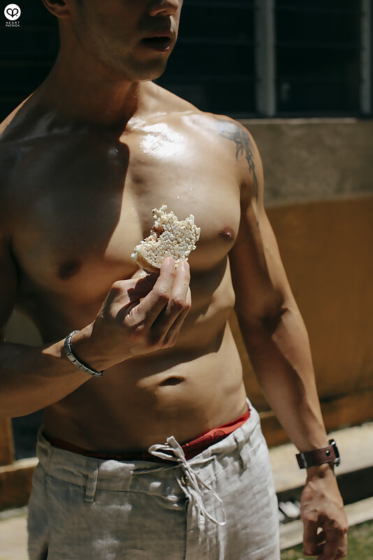 Next Image >>