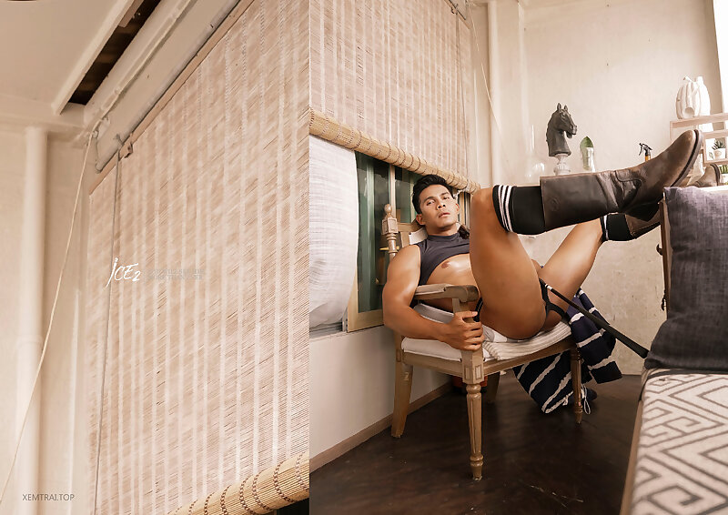 Next Image >>