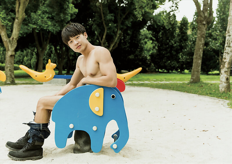 Next Image >>