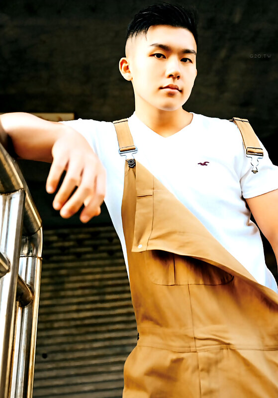 Next Image >>