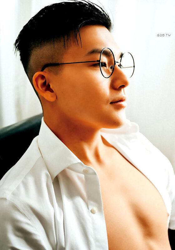 Next Image >>