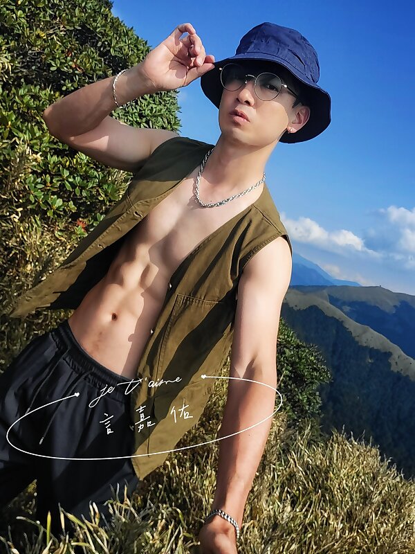 Next Image >>