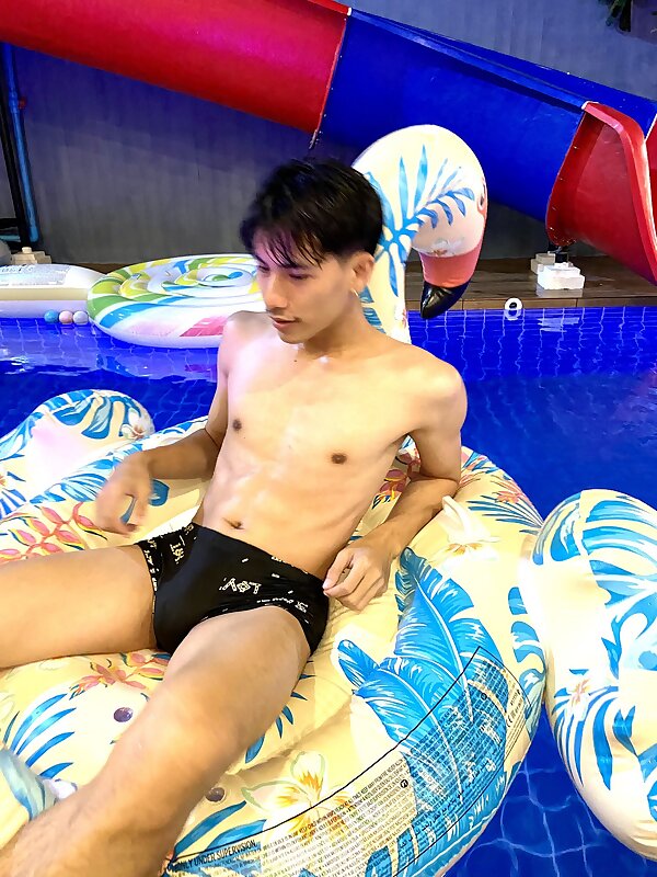 Next Image >>