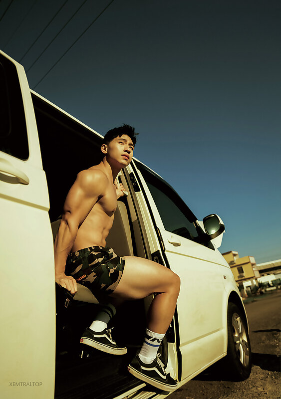 Next Image >>