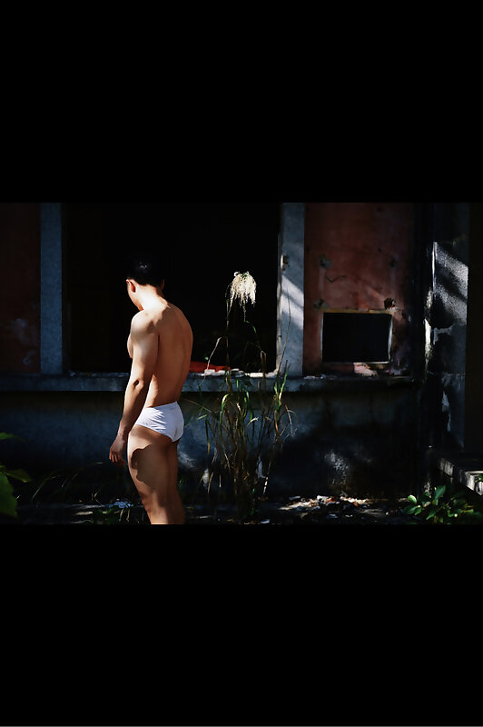 Next Image >>