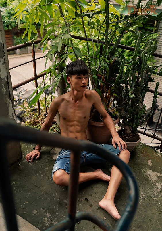 Next Image >>