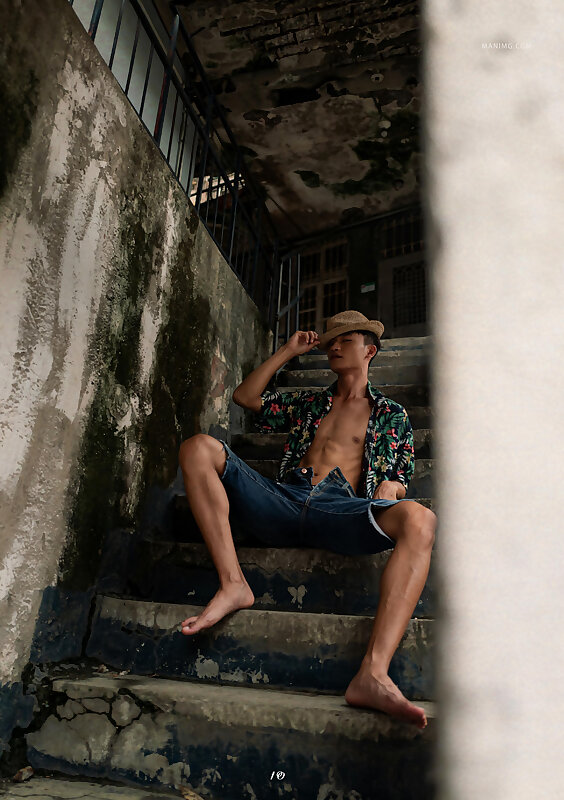 Next Image >>