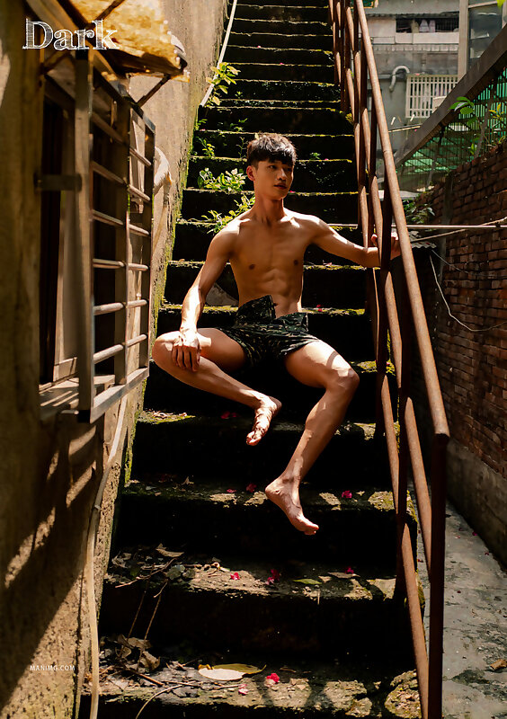 Next Image >>