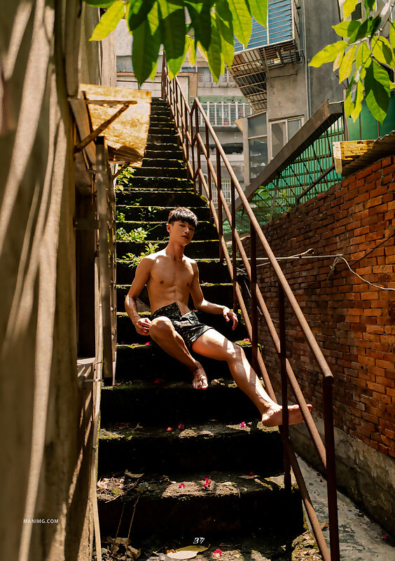 Next Image >>